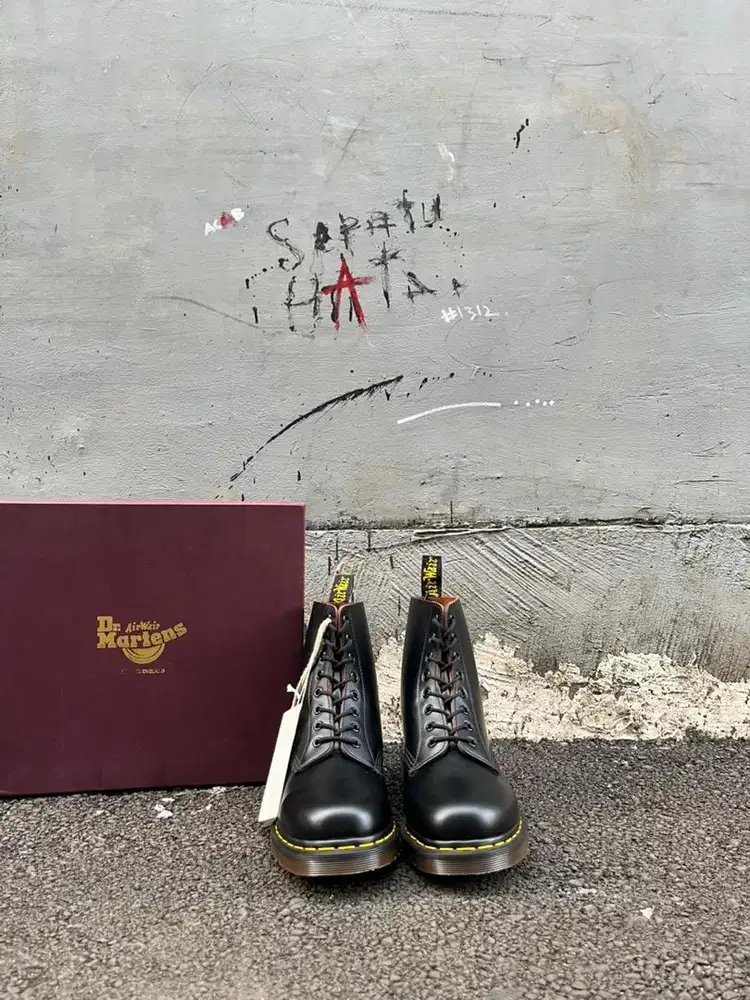 Dr. Martens 1460 Black quilon with Box OG383