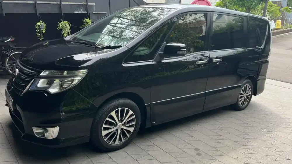 Nissan Serena HWS 2017 Hitam Tangan Pertama Terawat