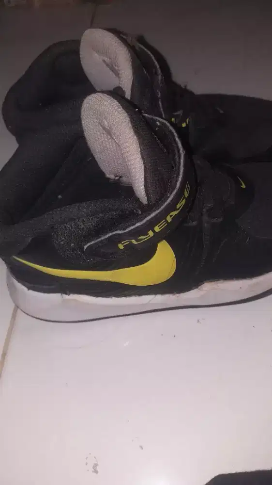 Sepatu anak Nike uk 28 bagus