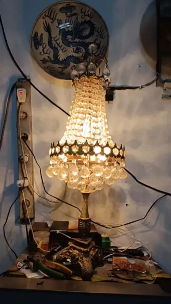 Lampu Kristal Barang Antik