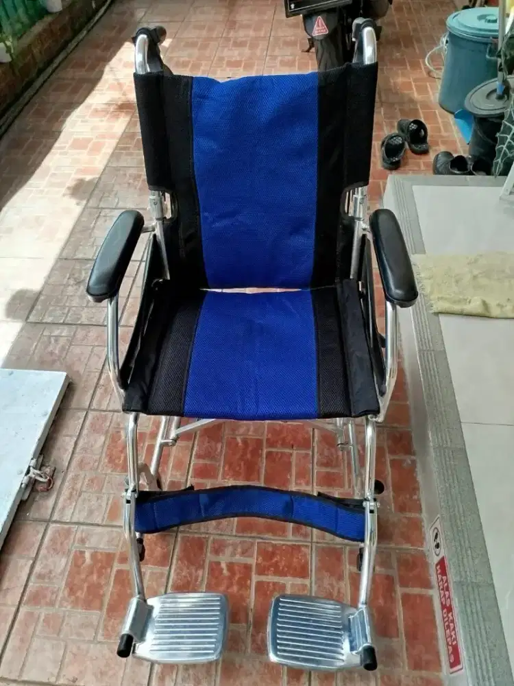 Kursi roda Traveling tidak nego free 2 tongkat