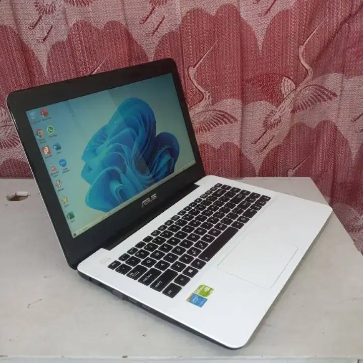 Laptop Asus A455L Putih White Intel i3 4005U Dual VGA Nvidia GeForce