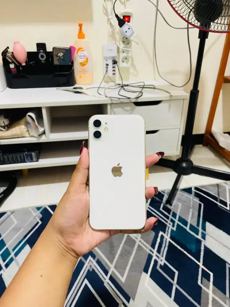iPhone 11 64GB iBox