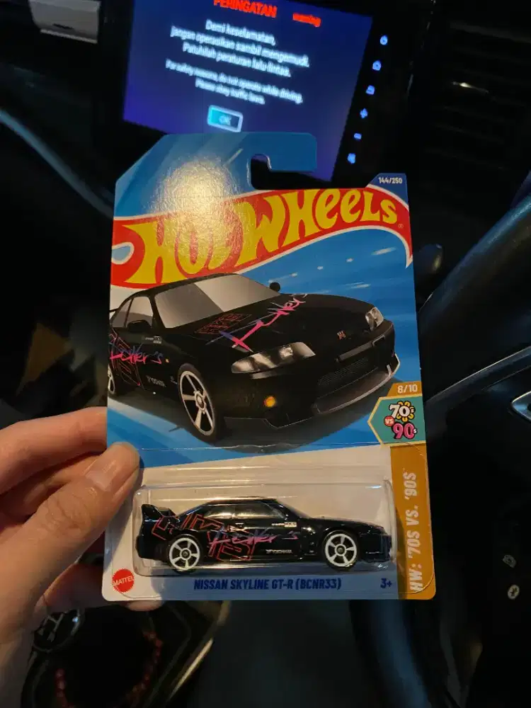 Hotwheels Nissan Skyline GTR & Vespa 90 ss