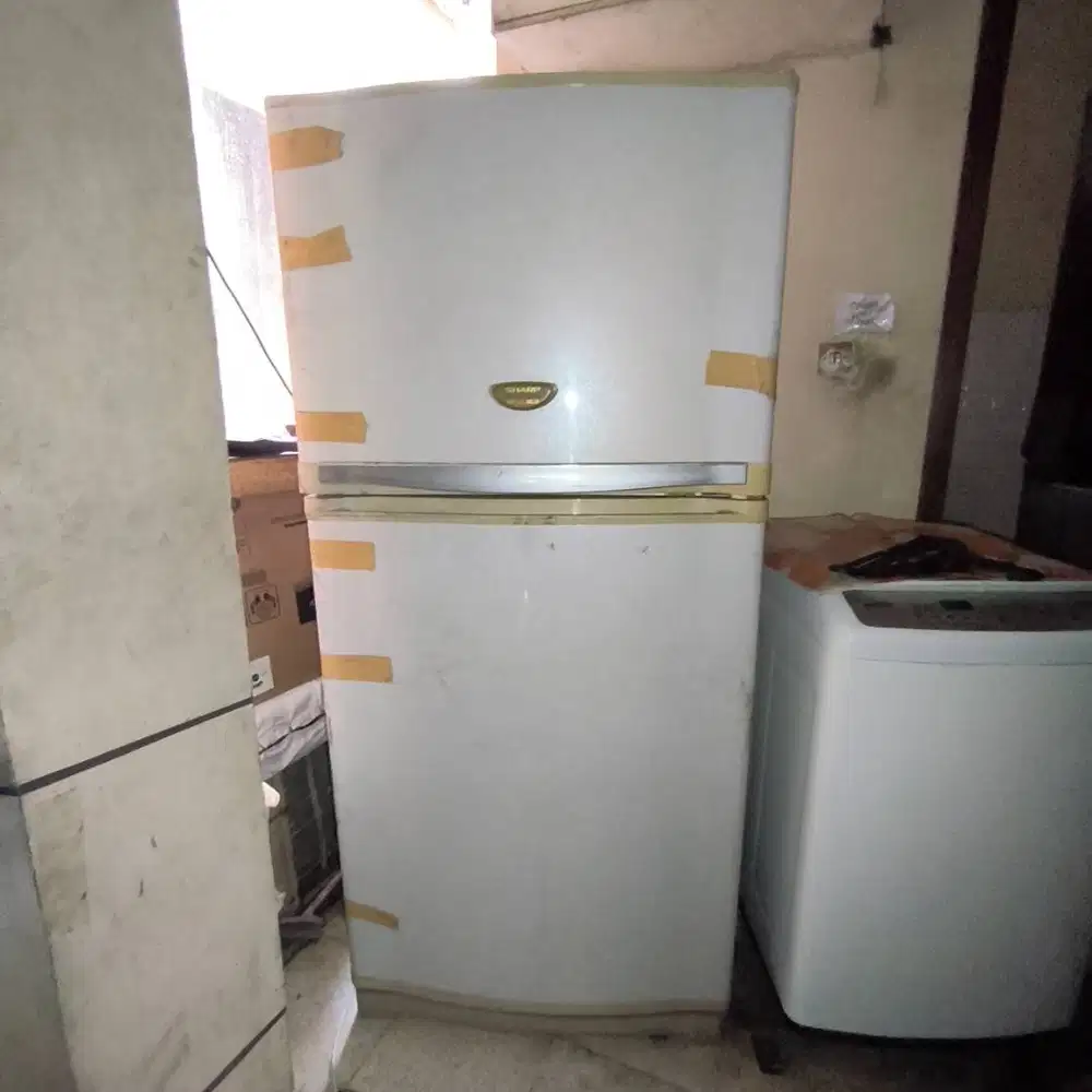 Kulkas Sharp Refrigirators - Freezer