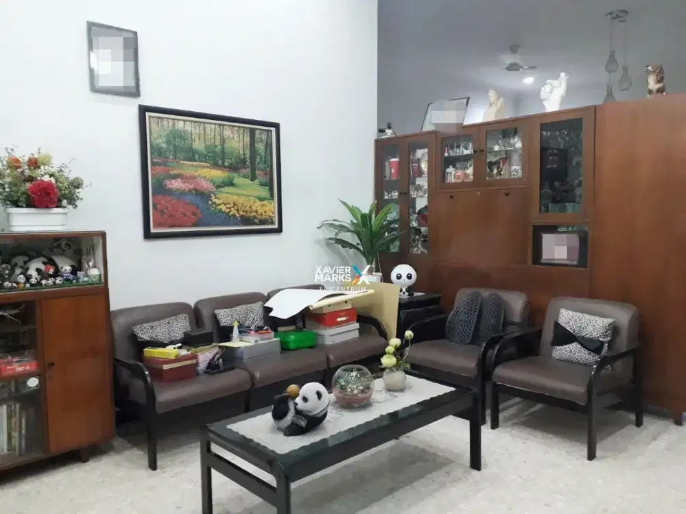 Rumah Lama Terawat Tengah Kota di Manyar Kartika Area Elite