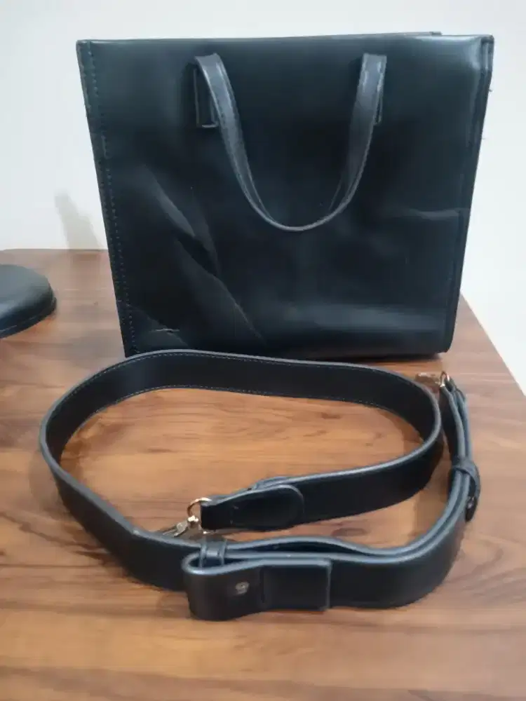 Tote black faux leather