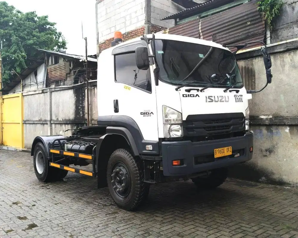 reg 2025 +banBARU MURAH Isuzu Giga Engkel 4x2 2024 kepala trailer head