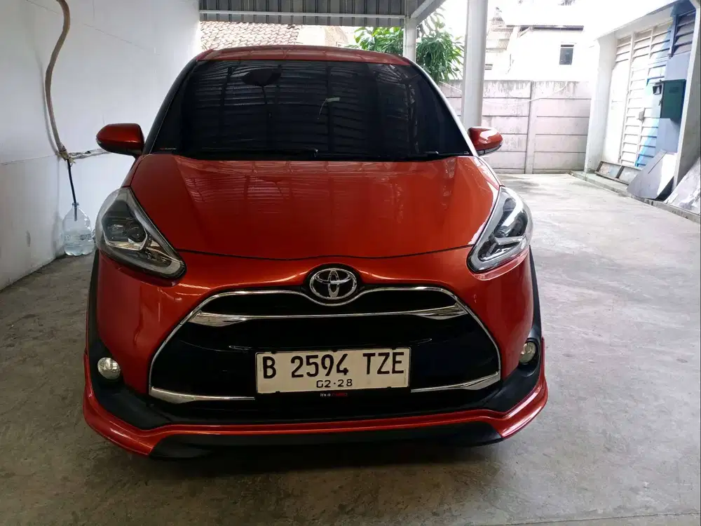 Toyota Sienta Q AT 2017 Orange PREMIUM B2594TZE