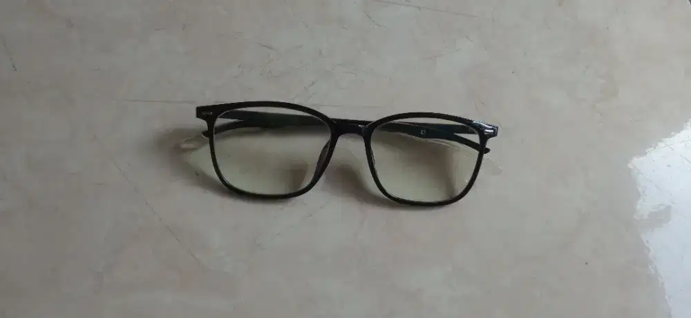 Kaca mata anti radiasi