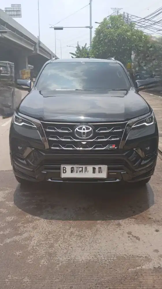 T. FORTUNER 2.8 GR 2023 Hitam Pribadi  Tangan 1.