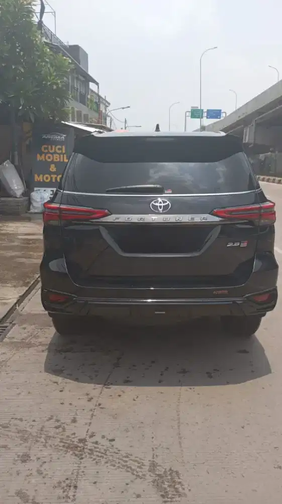T. FORTUNER 2.8 GR 2023 Hitam Pribadi  Tangan 1.