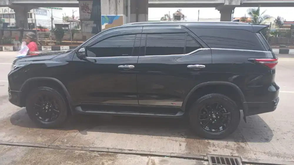 T. FORTUNER 2.8 GR 2023 Hitam Pribadi  Tangan 1.