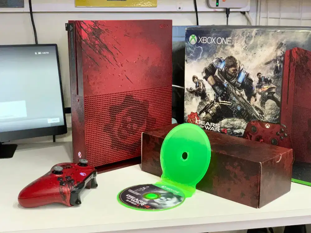 XBOX ONE S 2TB GEARS OF WAR 4 Limited Edition