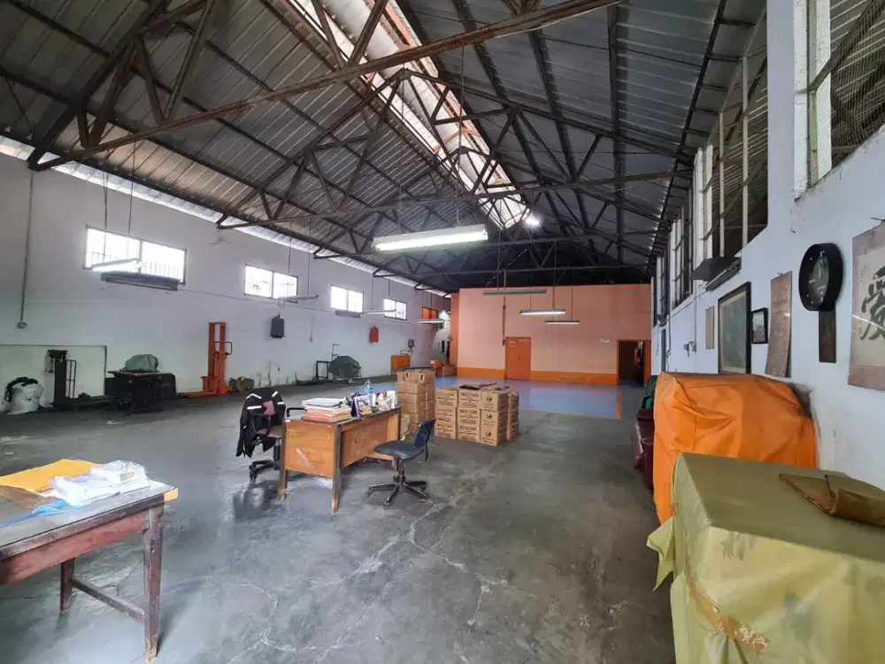 Gudang Dan Rumah Tinggal Di Jalan Tanah Sereal Jakarta Barat