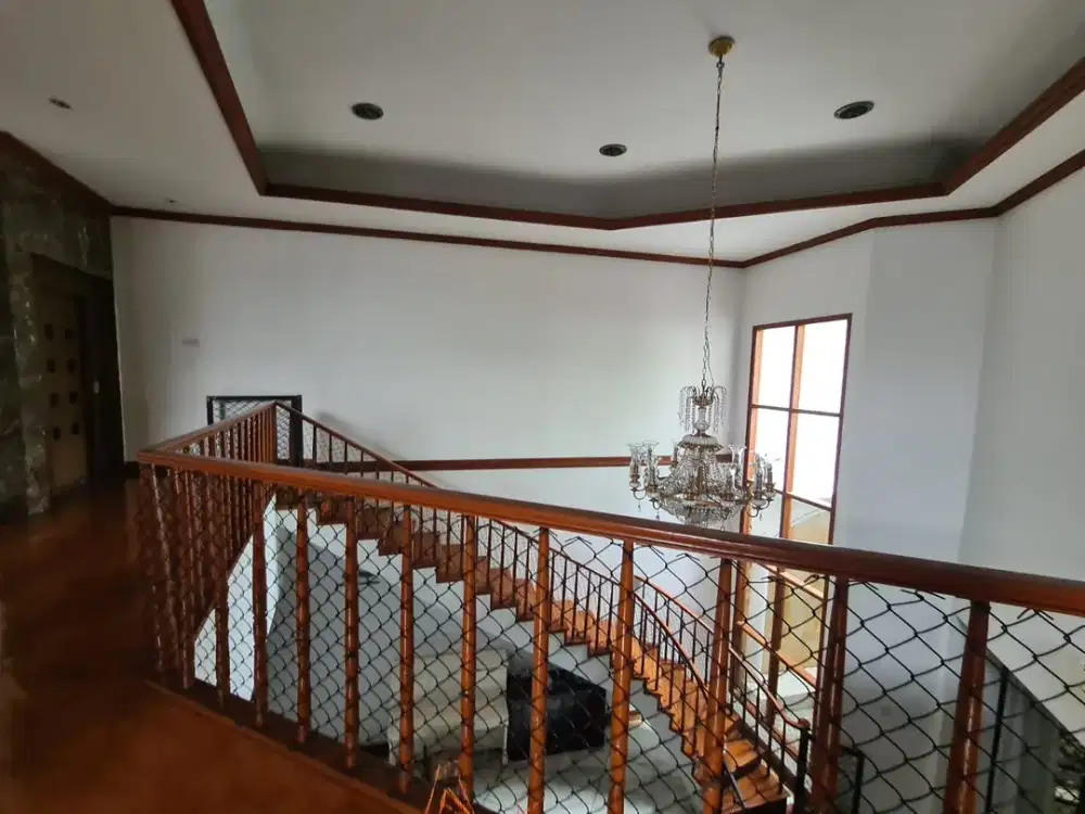 Dijual Rumah Menteng Jalan Purwakarta Design Classic Kayu Jati