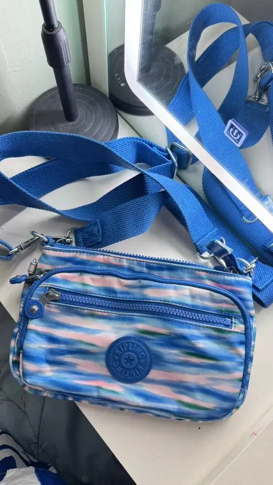 Preloved Kipling milos up diluted blue shoulderbag