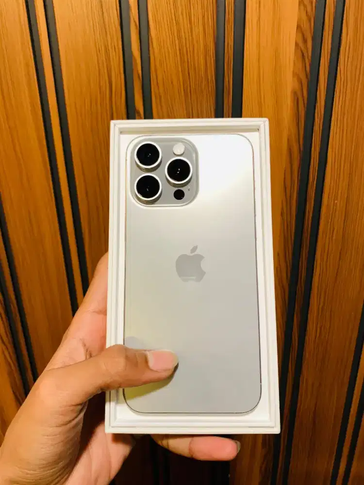 iPhone 15pm natural titanium 256gb iBox