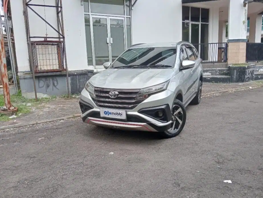 Like New - TOYOTA RUSH 1.5 TRD SPORTIVO BENSIN A/T 2021 SILVER
