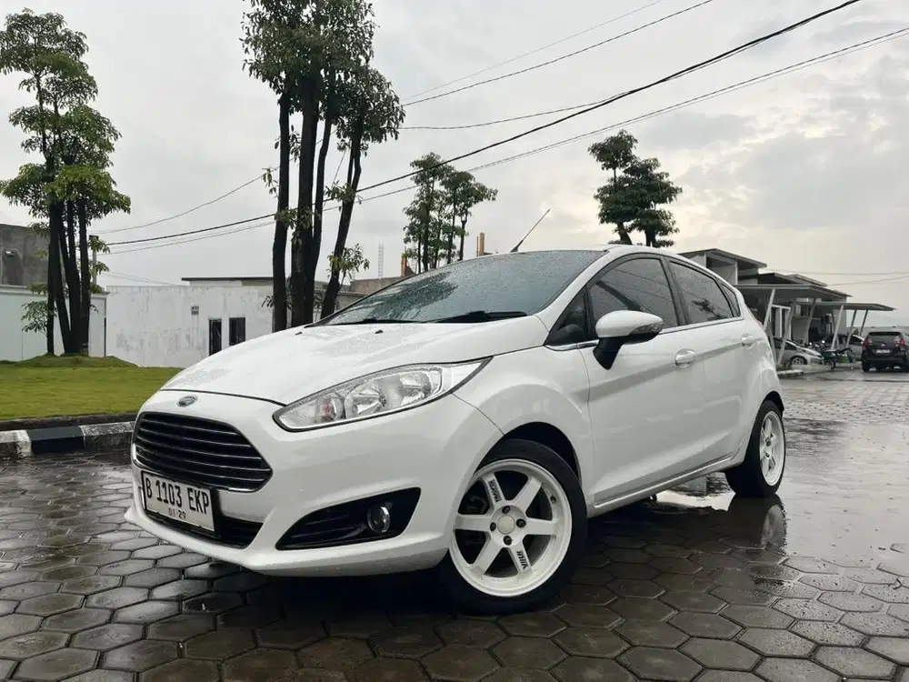 Ford Fiesta 1.5 S AT 2013