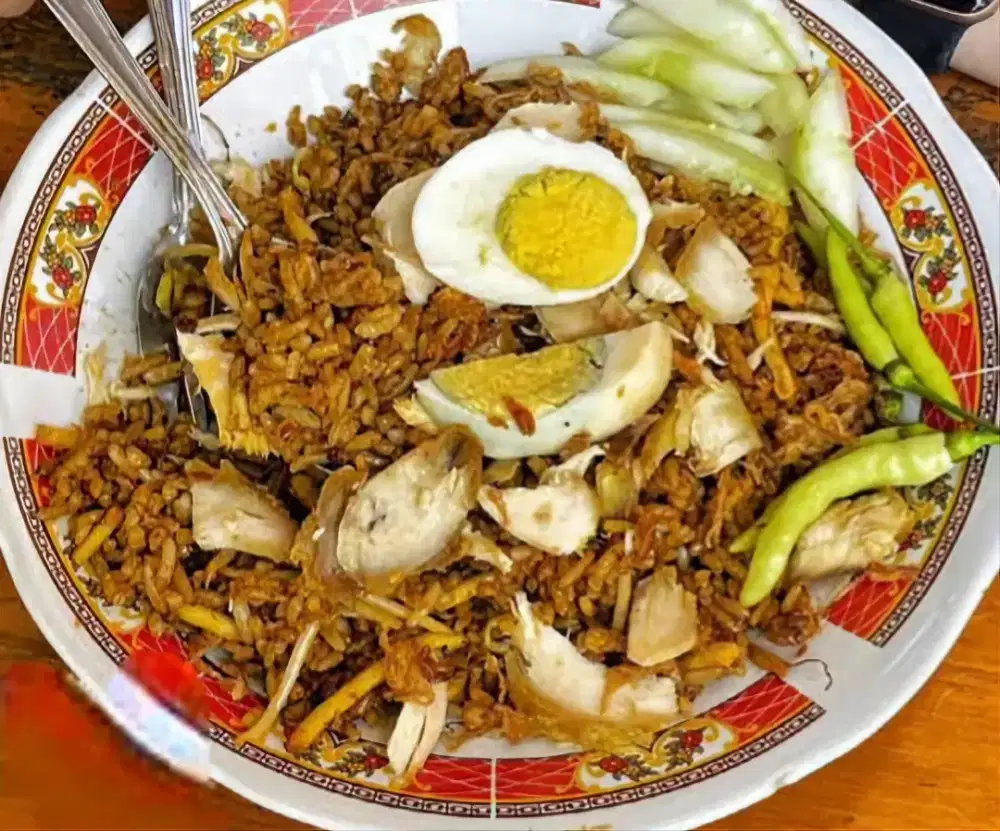 Pegawai stand mall makanan minuman