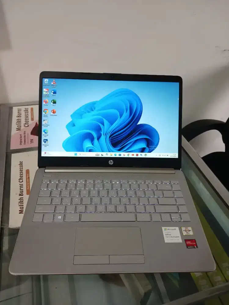 Laptop HP 14s Amd Athlon Gold 3150U Ram 4 Ssd 512
