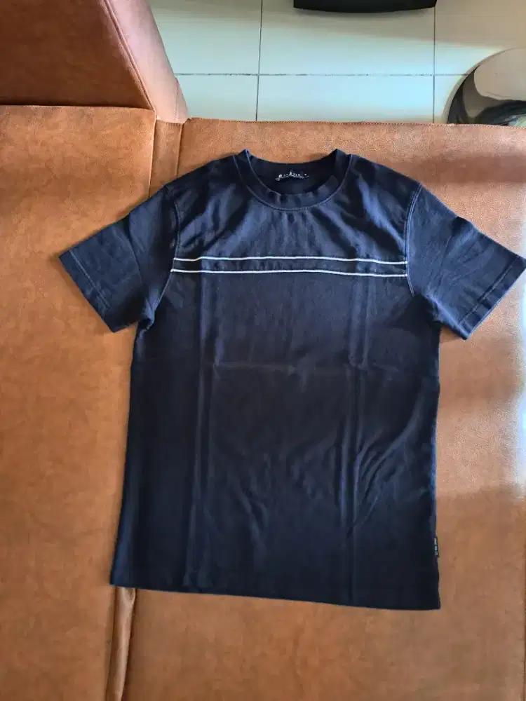 1 STEL KAOS & CELANA PENDEK.