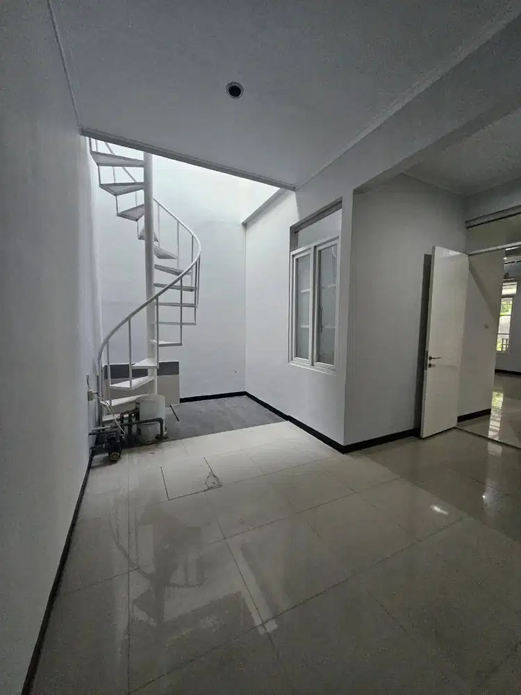 Disewakan Rumah Minimalis di Taman Kopo Indah 5 (Sommerville)