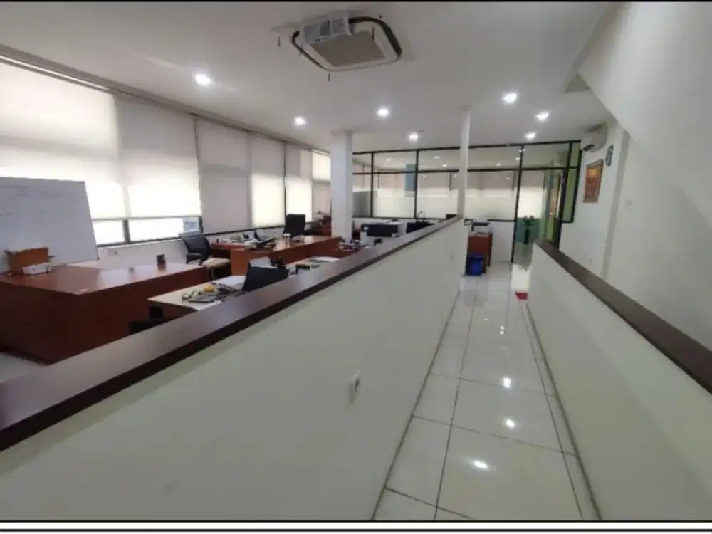 Dijual Ruko Plaza 4 lt di Kebon Jeruk, Luas 69m2, Semi Furnished