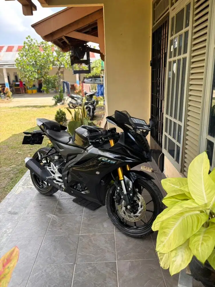 R15 v4 2023 km 4 ribu