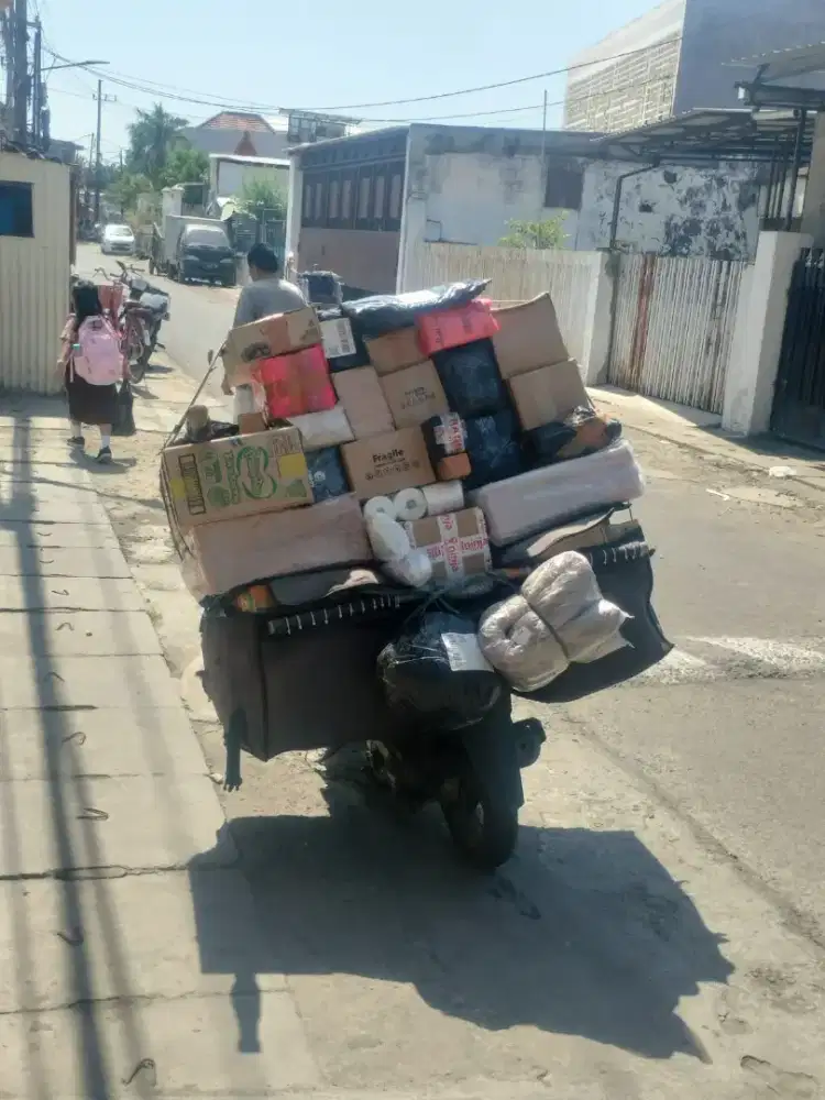 Lowongan Pekerjaan Kurir Paket