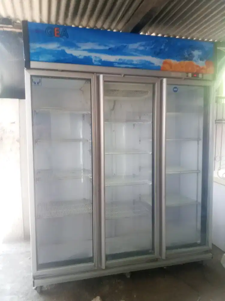 Show case GEA 1500.Liter