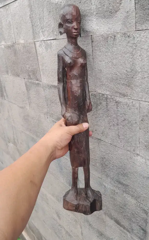 Patung asmat kayu keras