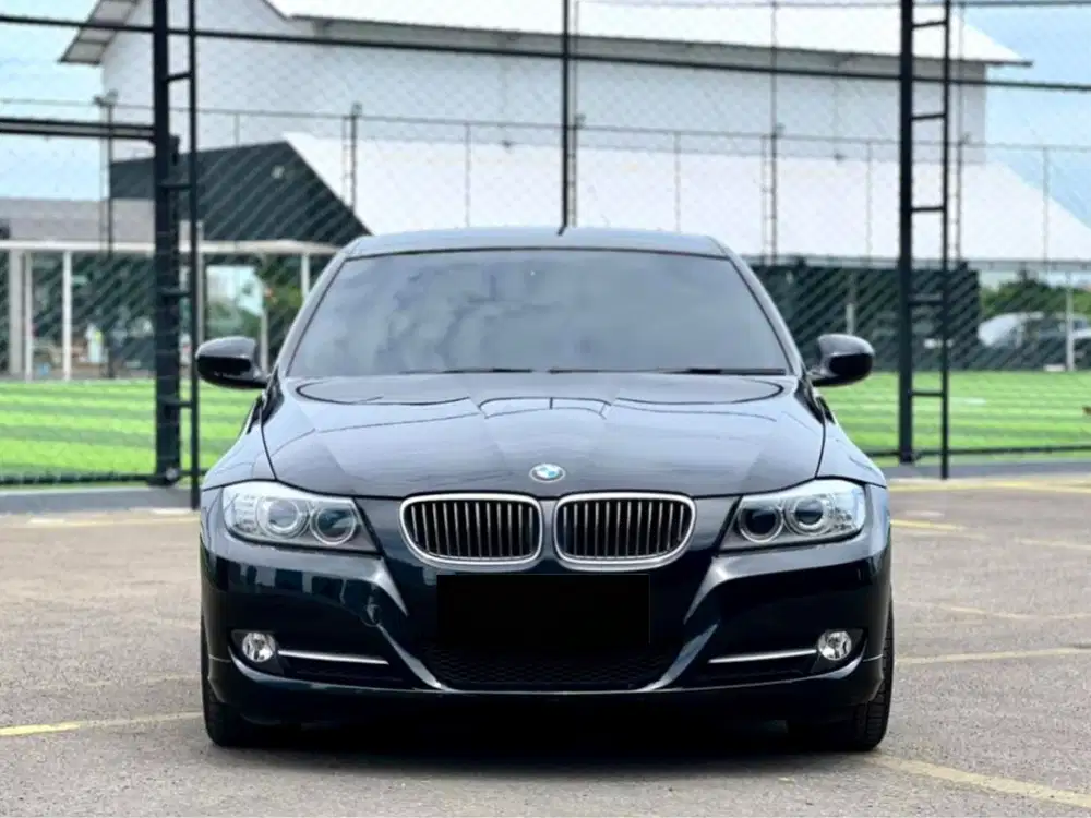 BMW 320i E90 LCI 2012 LOW KM