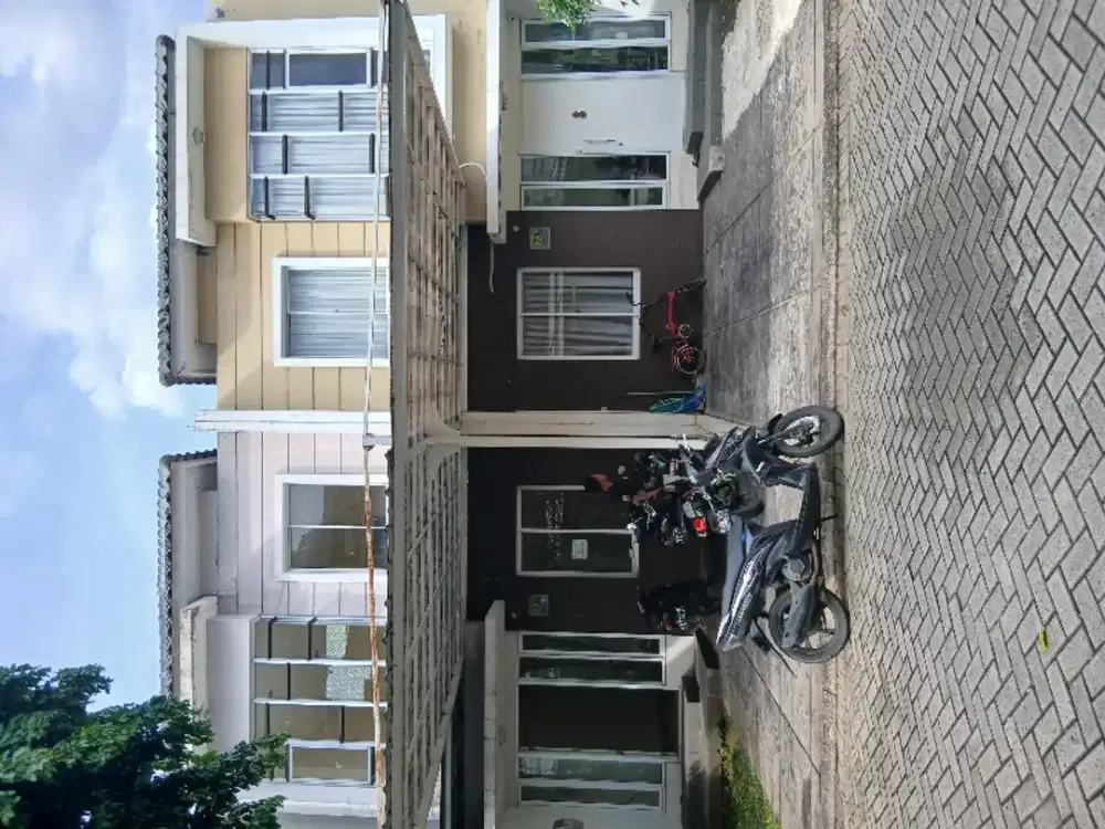 DISEWAKAN RUMAH GREEN LAKE SEMI FURNISH