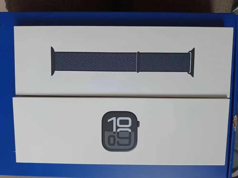 Apple Watch Series 10 with Sport Loop