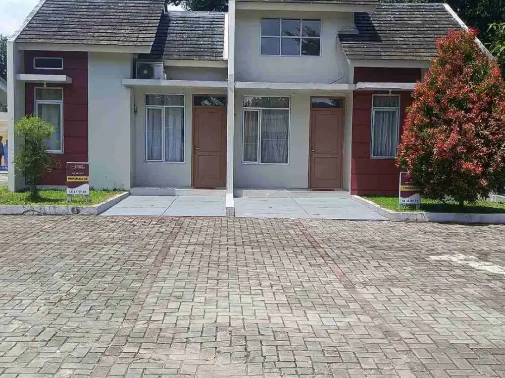 (Nitti) rumah subsidi nempel dengan stasiun.