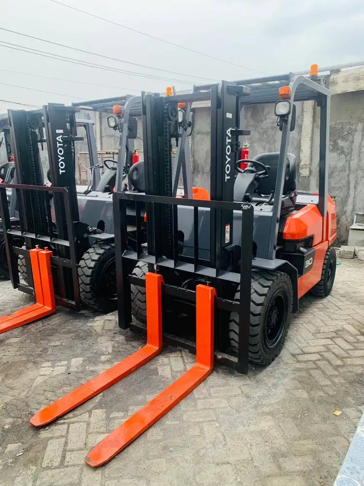 FORKLIFT TOYOTA 3 TON MAST 3 METER STD LANGSUNG PEMILIK TAHUN MUDA