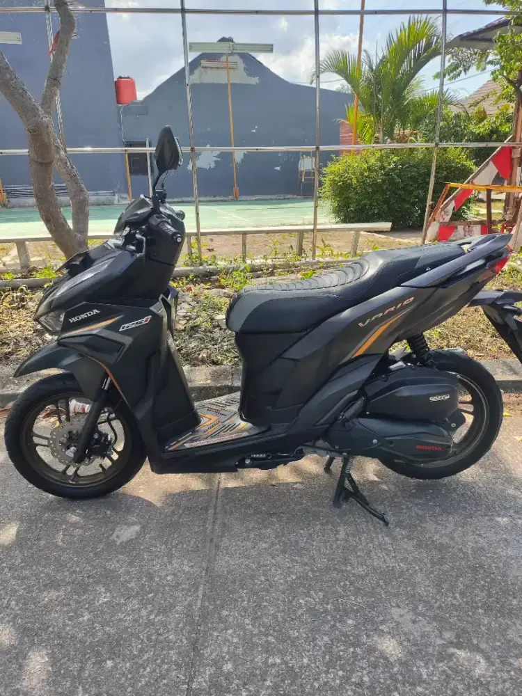 Vario CBS ISS Tahun 2023 Hitam
