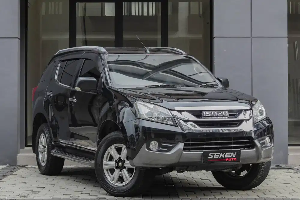 Isuzu MU-X R2 Facelift 2.5 Diesel Solar MUX AT Matic 2016 Hitam