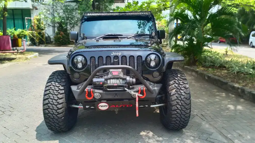 JEEP RUBICON 3.6 PENTASTAR AT HITAM