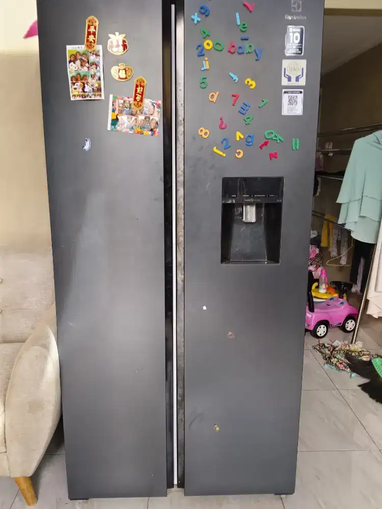 Kulkas Electrolux Side by Side ESE5441A-BID - Dark Grey, Mulus