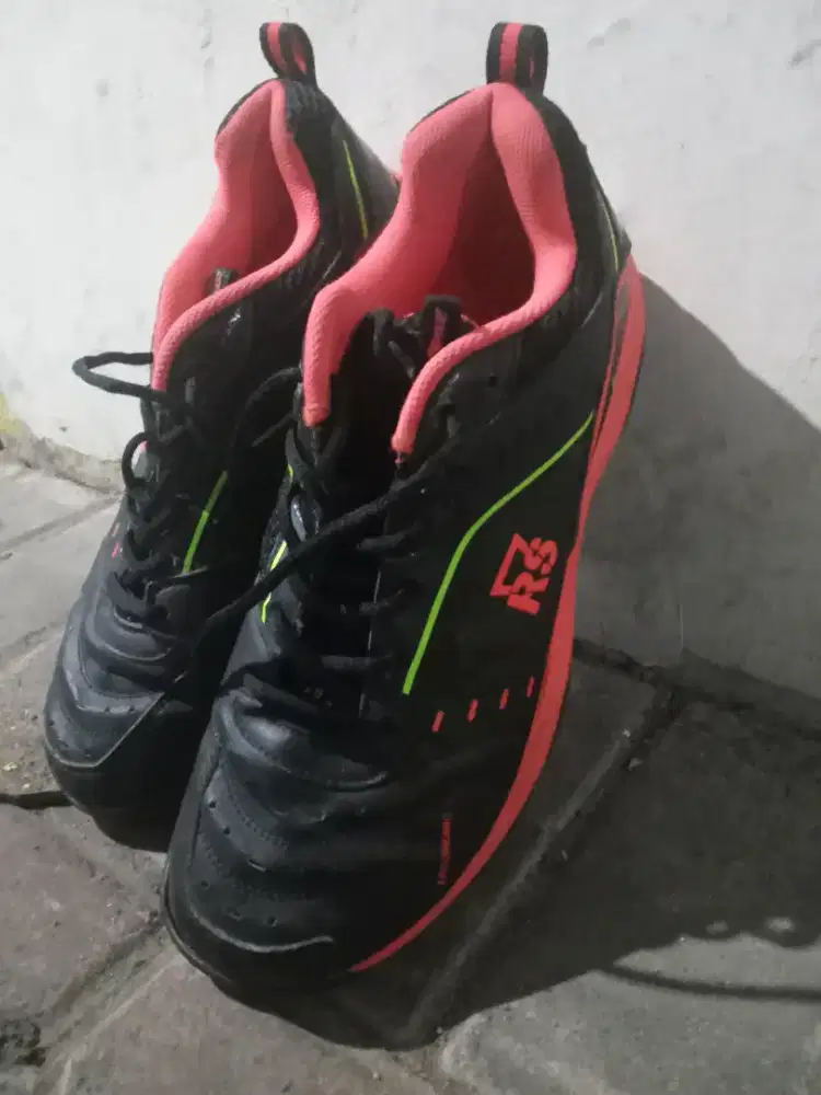 Sepatu bulutangkis sz 40-43