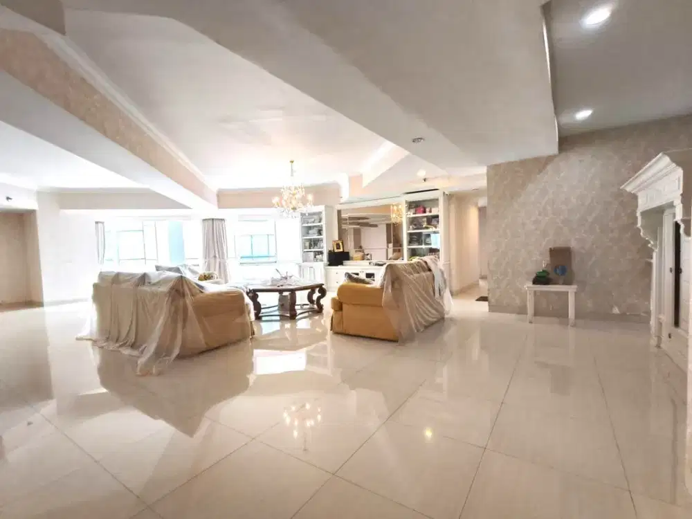 Dijual Cepat Condominium Taman Anggrek - 3 BR gandeng Semifurn-292 m2