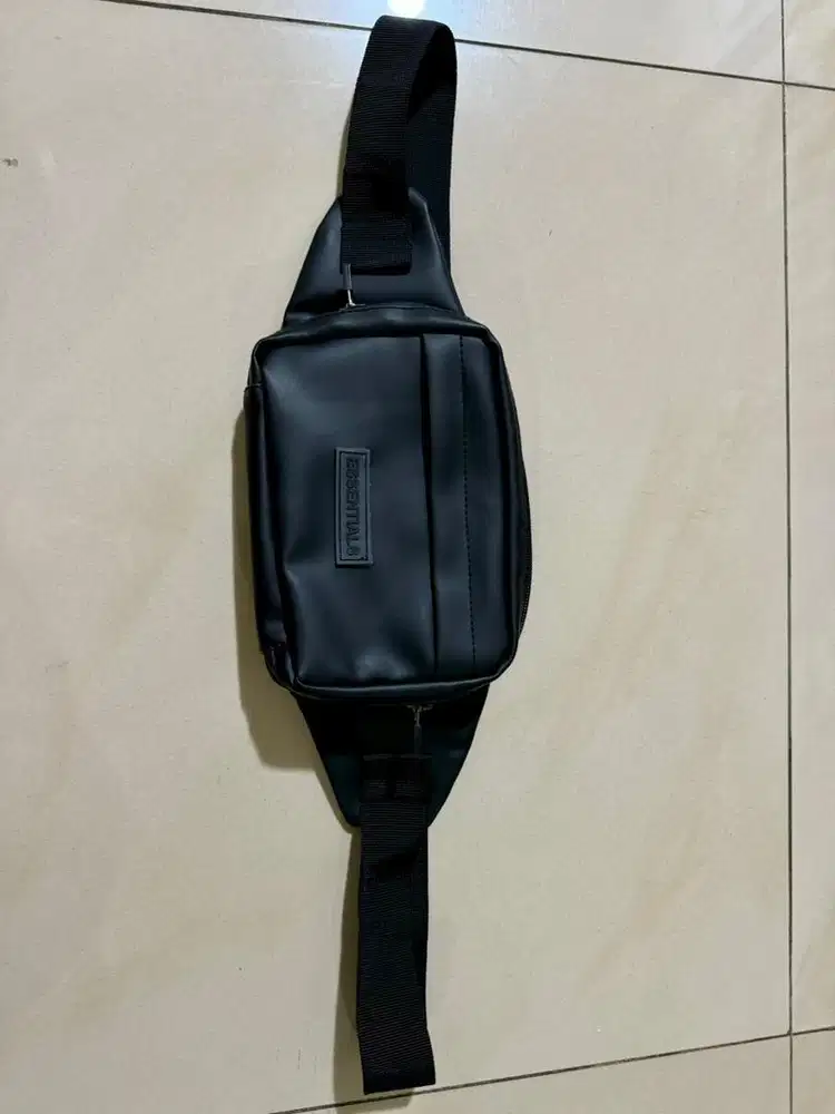 Tas Sling Bag FOG Essentials Hitam