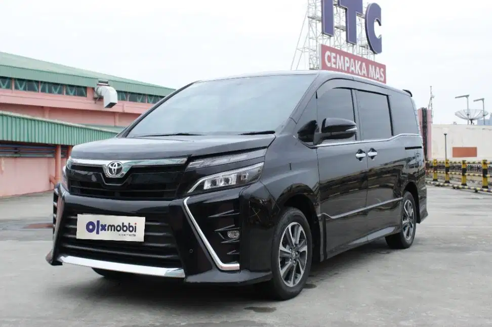 TDP 12JT Toyota Voxy 2.0 Bensin-AT Hitam 2018