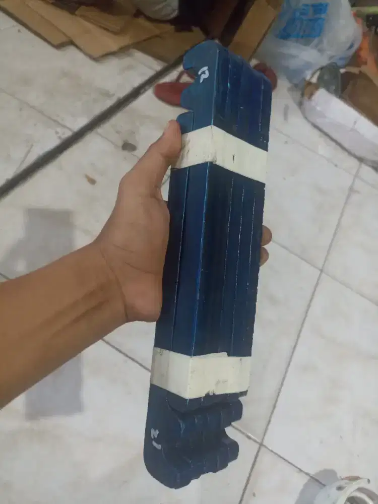 Kunci besi biru/penekuk besi