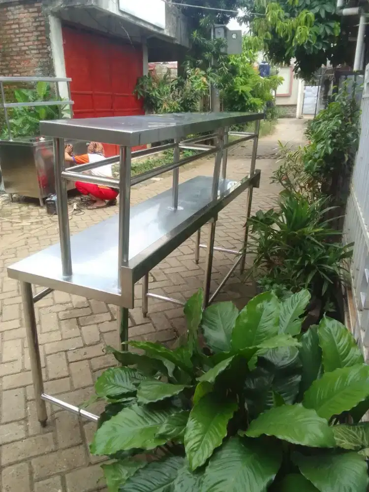 Meja 1susun ukuran 200x50x85 upershlef ukuran 200x30x50 harga 3,4 jta