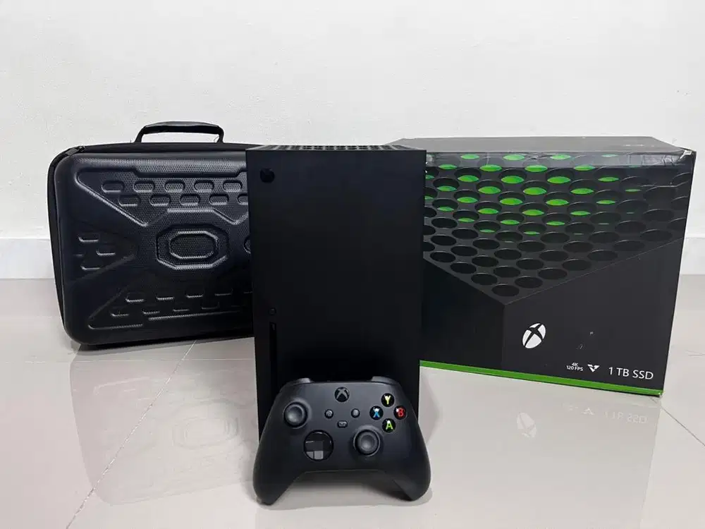 Xbox Series X (free xbox bag)