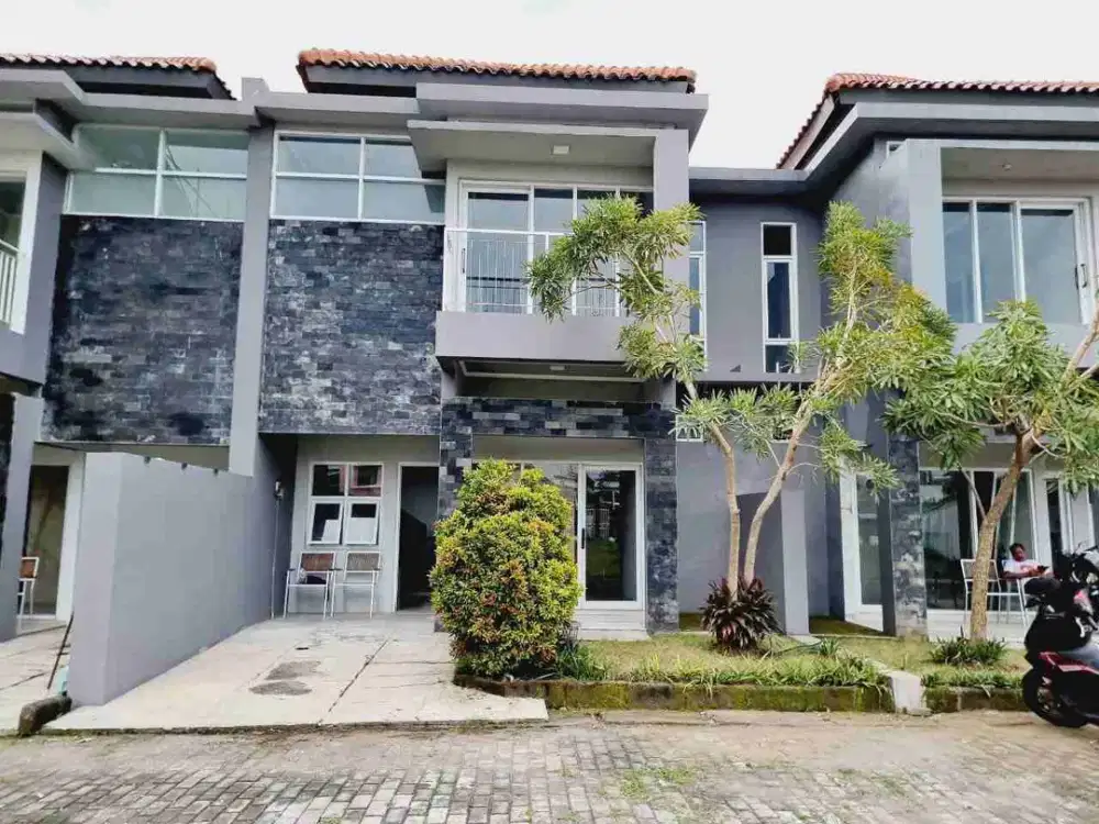 Rumah Mewah 2Lt di Cluster Town House Dekat UNS Solo